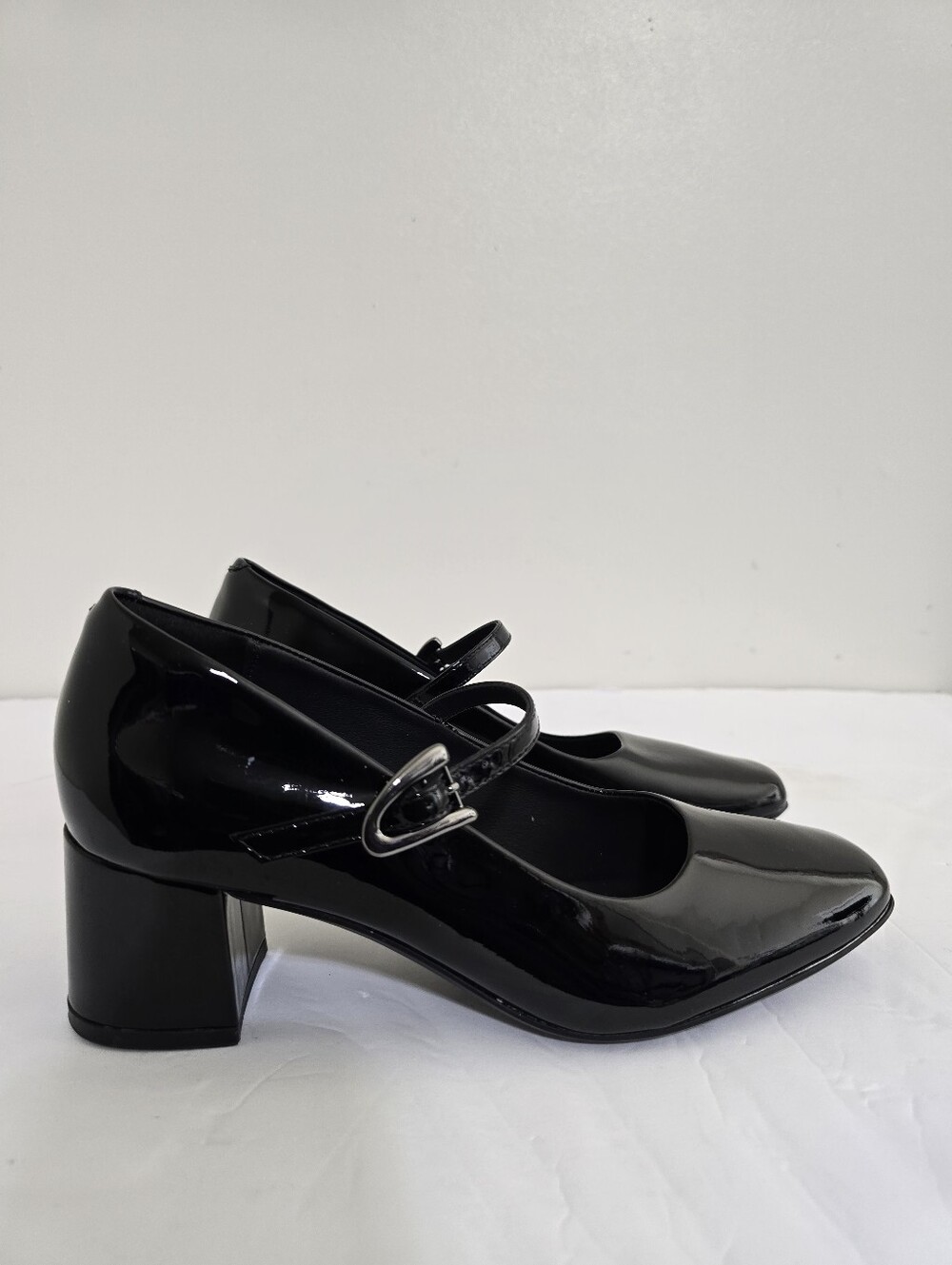 CLARKS size 8 Classic Glossy Patent Mary Jane Block Heel Pumps Black Academia
